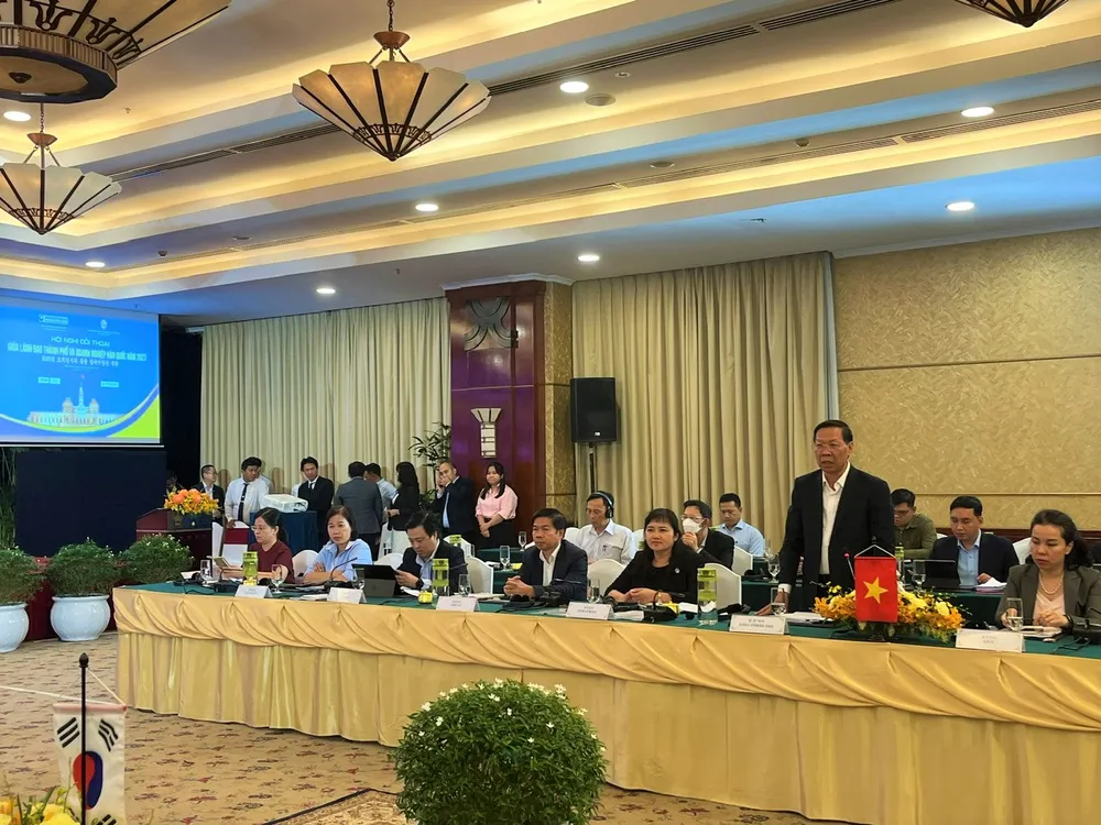 Chủ tịch UBND TP.HCM Phan Văn Mãi phát biểu tại buổi đối thoại. Ảnh: TÚ UYÊN Chủ tịch UBND TP.HCM Phan Văn Mãi phát biểu tại buổi đối thoại. Ảnh: TÚ UYÊN