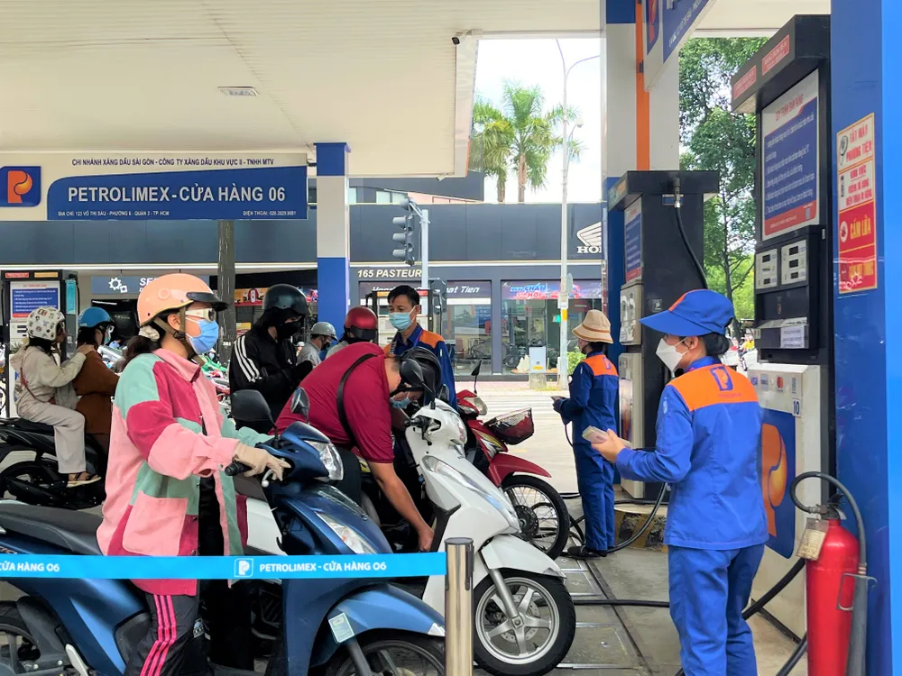 Cử tri TP.HCM đề xuất nghiên cứu xây dựng Trung tâm dự trữ quốc gia riêng, độc lập vì hiện nay nguồn dự trữ quốc gia vẫn phụ thuộc vào kho dự trữ của các tập đoàn kinh tế, DN. Ảnh: TÚ UYÊN