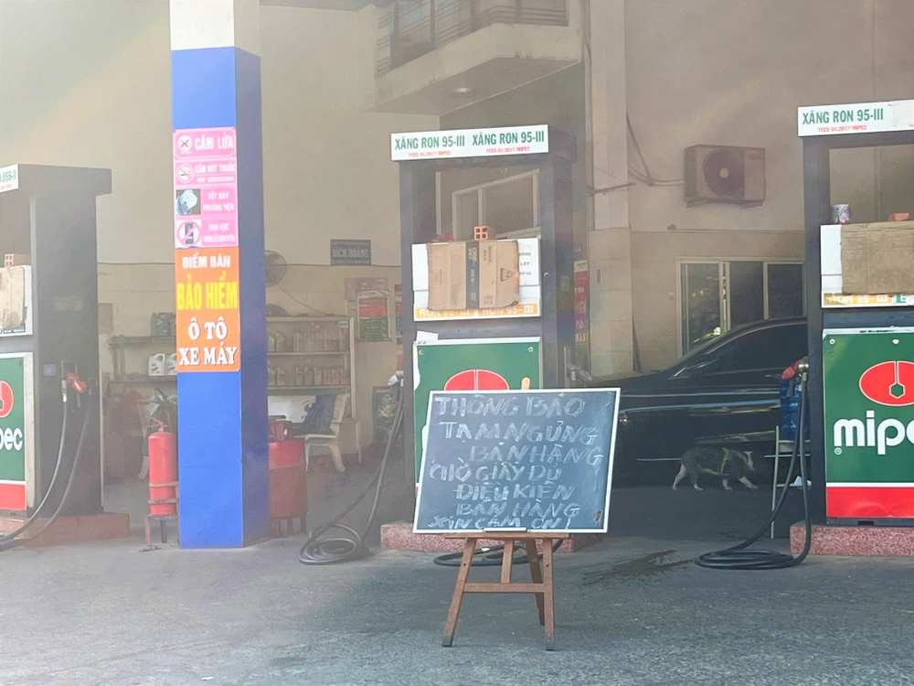 TP.HCM: 18 cửa hàng xăng dầu tạm ngưng hoạt động ảnh 1 xang-dau-ngung-ban.jpg