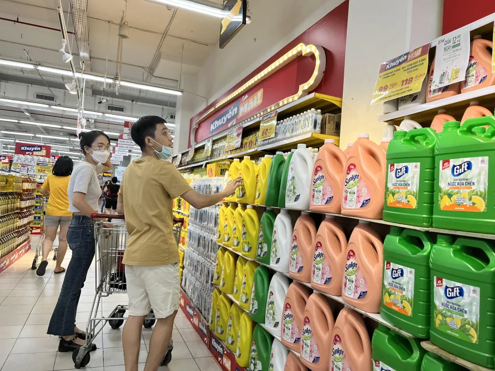 Năm nay chương trình mở rộng thêm mặt hàng nước rửa chén tham gia vào bình ổn thị trường. ẢNH: TÚ UYÊN