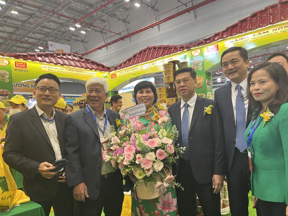 400 doanh nghiệp dự Hội chợ hàng Việt Nam tiêu biểu xuất khẩu năm 2024 ảnh 1 hội chợ hàng Việt
