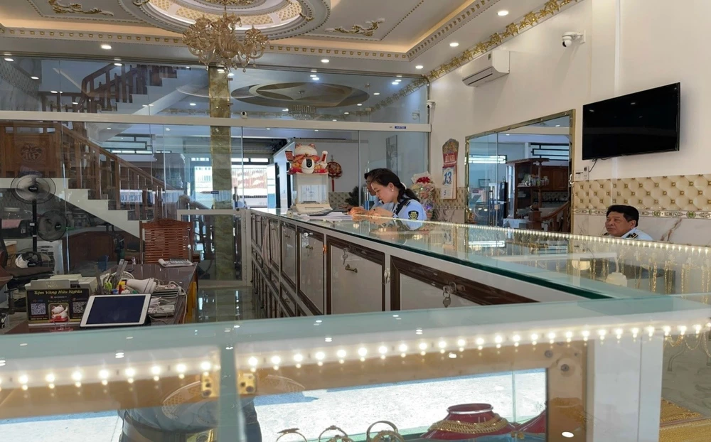 Xử phạt nhiều cửa hàng kinh doanh vàng vi phạm ảnh 1 xử phạt