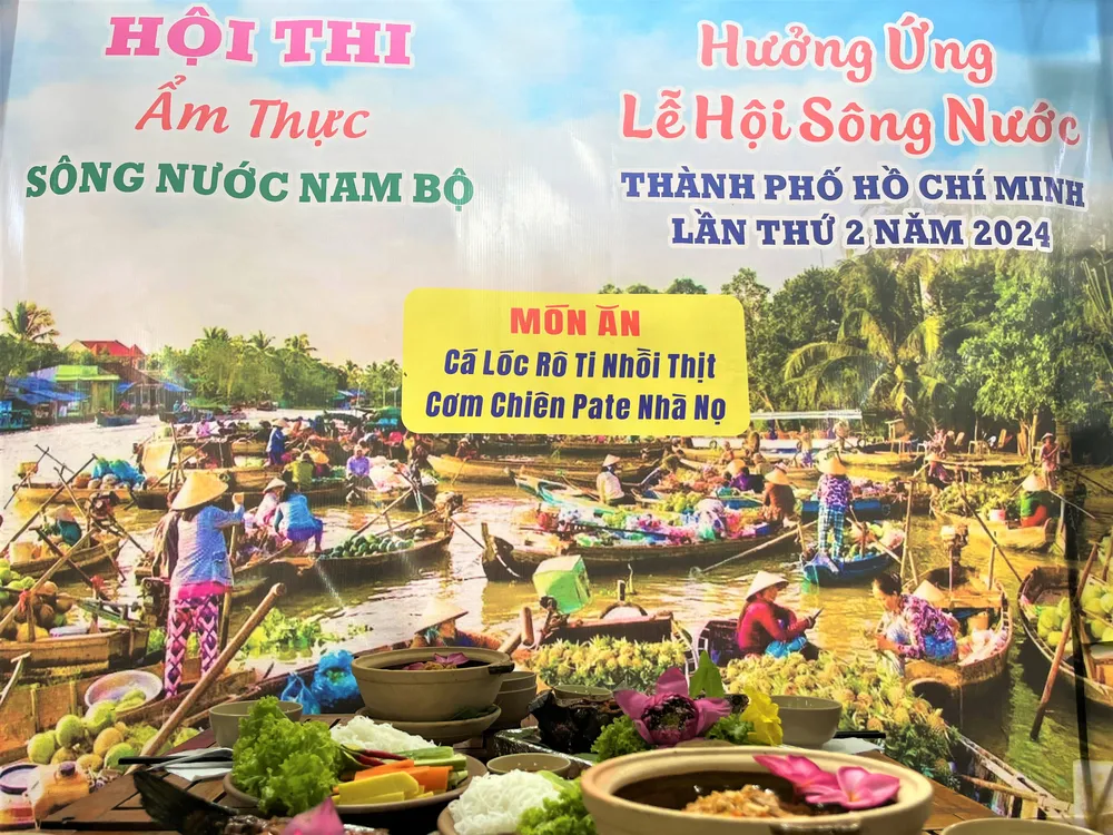 Các món ăn dự thi được trang trí trong khung cảnh sông nước miền Tây sôi động ẩm thực sông nước Nam Bộ