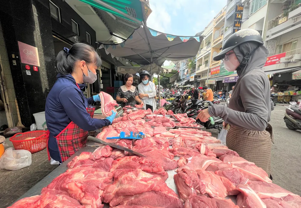 Giá heo hơi năm nay diễn biến trái quy luật ảnh 1 giá heo hơi