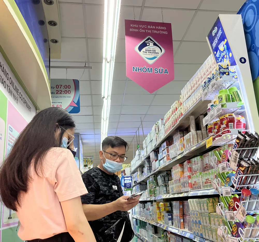 Vì sao Bộ Công thương không chủ trì bình ổn giá sữa cho trẻ em dưới 6 tuổi? ảnh 1 bình ổn giá sữa