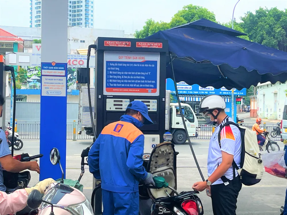 VCCI đề xuất thương nhân phân phối được mua bán xăng dầu lẫn nhau ảnh 1 thương nhân phân phối
