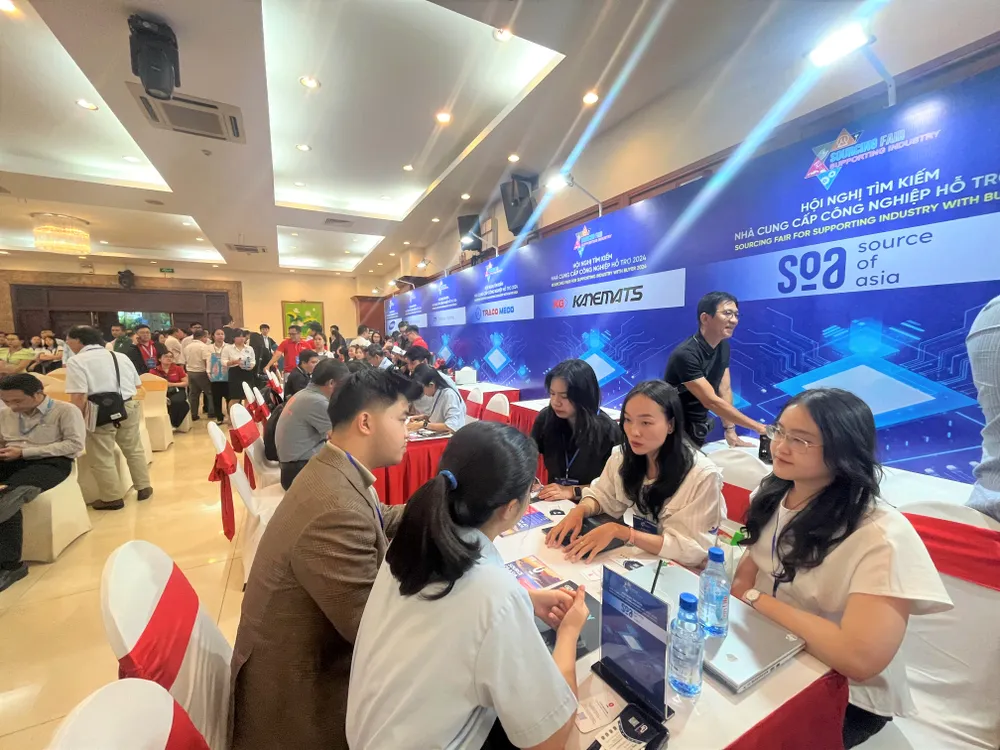 Doanh nghiệp công nghiệp hỗ trợ Việt Nam tham gia tìm kiếm cơ hội hợp tác tại hội nghị. Ảnh: TÚ UYÊN công nghiệp hỗ trợ