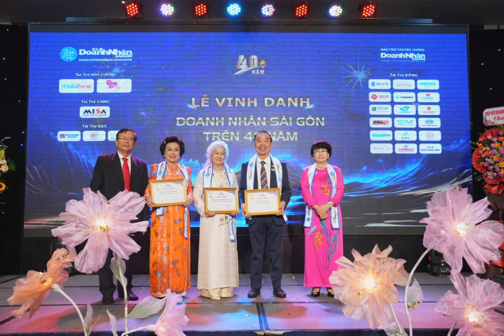 Vinh danh 38 doanh nhân đã lãnh đạo doanh nghiệp từ 20 năm đến hơn 40 năm ảnh 1 doanh nhân tiêu biểu