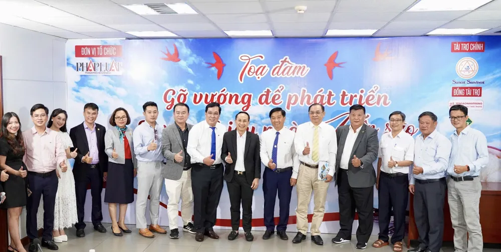 Các đại biểu tham dự buổi tọa đàm “Gỡ vướng để phát triển thương hiệu ngành yến sào”. Ảnh: THUẬN VĂN