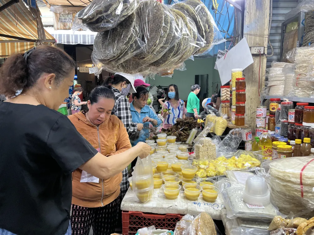 Chè kê tại chợ bà Hoa được người dân mua trong ngày tết Đoan Ngọ. Tết Đoan Ngọ