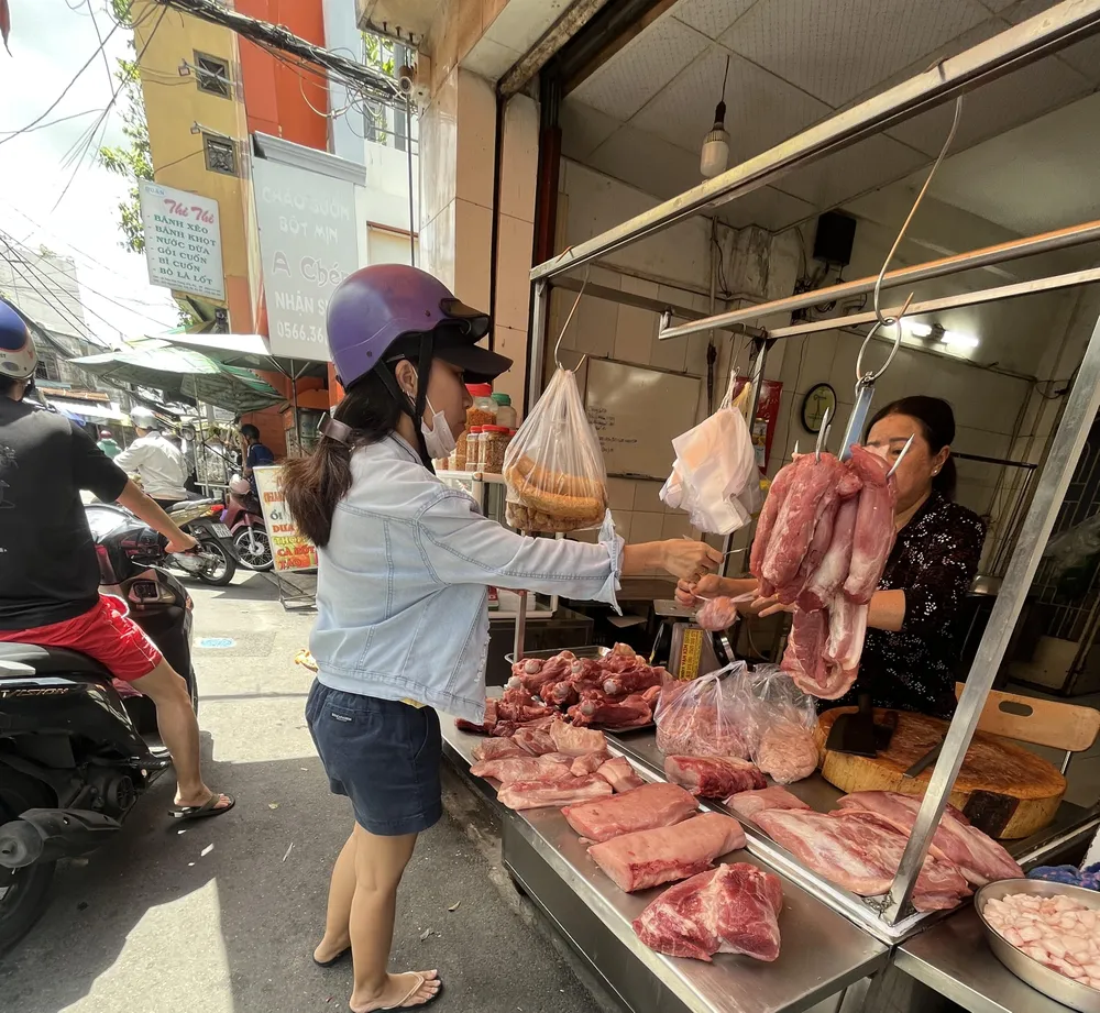 Sau thời gian dài tăng nóng, giá heo hơi đã quay đầu giảm ảnh 1 giá heo hơi
