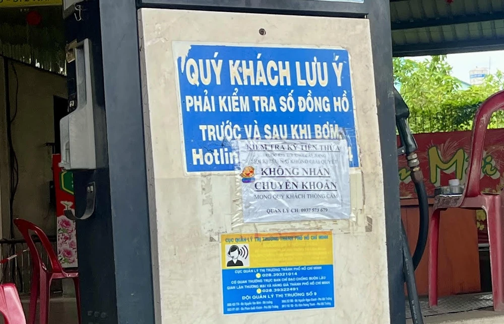 cửa hàng xăng.jpg