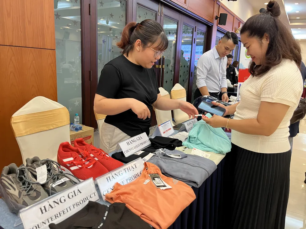 mũ bảo hiểm.jpg