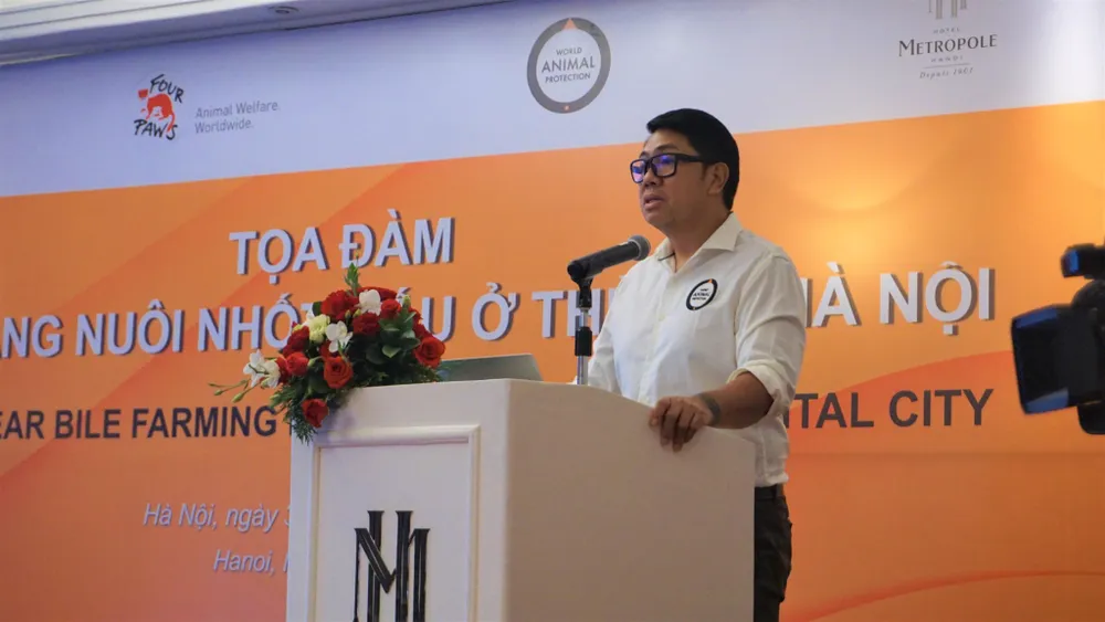 Ông Gilbert Sape, Giám đốc Toàn cầu Chương trình Động vật hoang dã của Tổ chức Bảo vệ Động vật Thế giới phát biểu tại tọa đàm. Ảnh: ENV