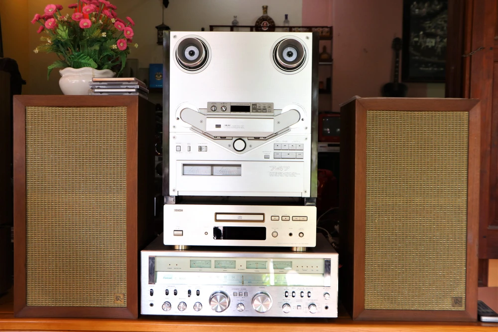 Akai GX-747 là một trong những đầu băng cối anh Long yêu thích. Akai GX-747 là một trong những đầu băng cối anh Long yêu thích.