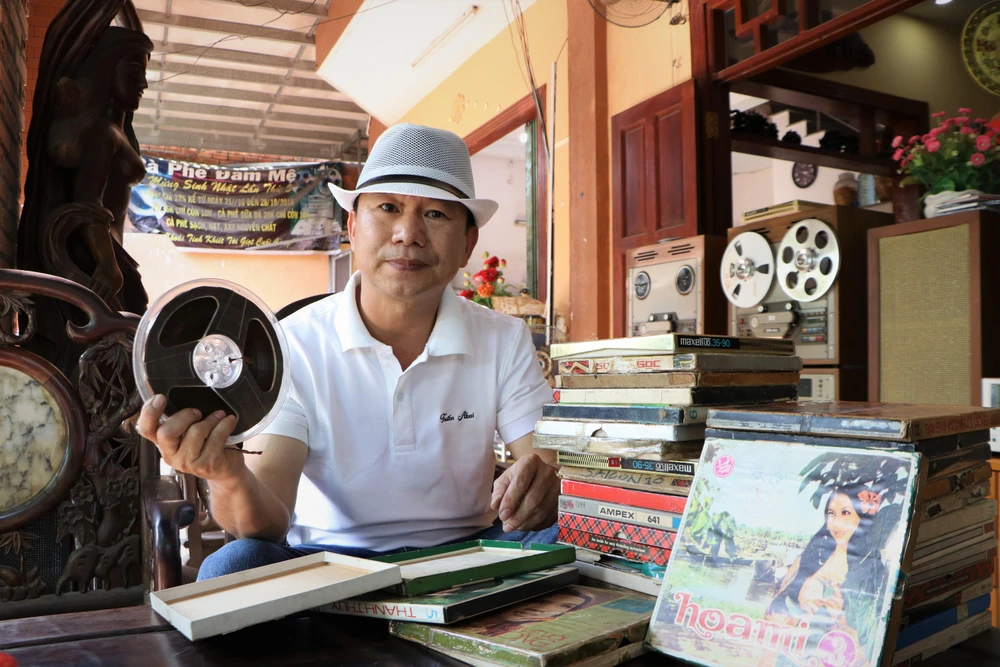 Anh Long sở hữu được 30 cuốn băng gốc sau hơn 10 năm sưu tầm. Anh Long sở hữu được 30 cuốn băng gốc sau hơn 10 năm sưu tầm.