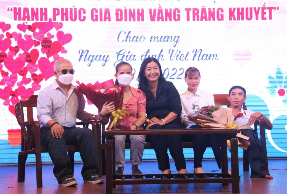 Tôn vinh 50 gia đình người khuyết tật tiêu biểu trên địa bàn TP.HCM. Ảnh: THẢO PHƯƠNG