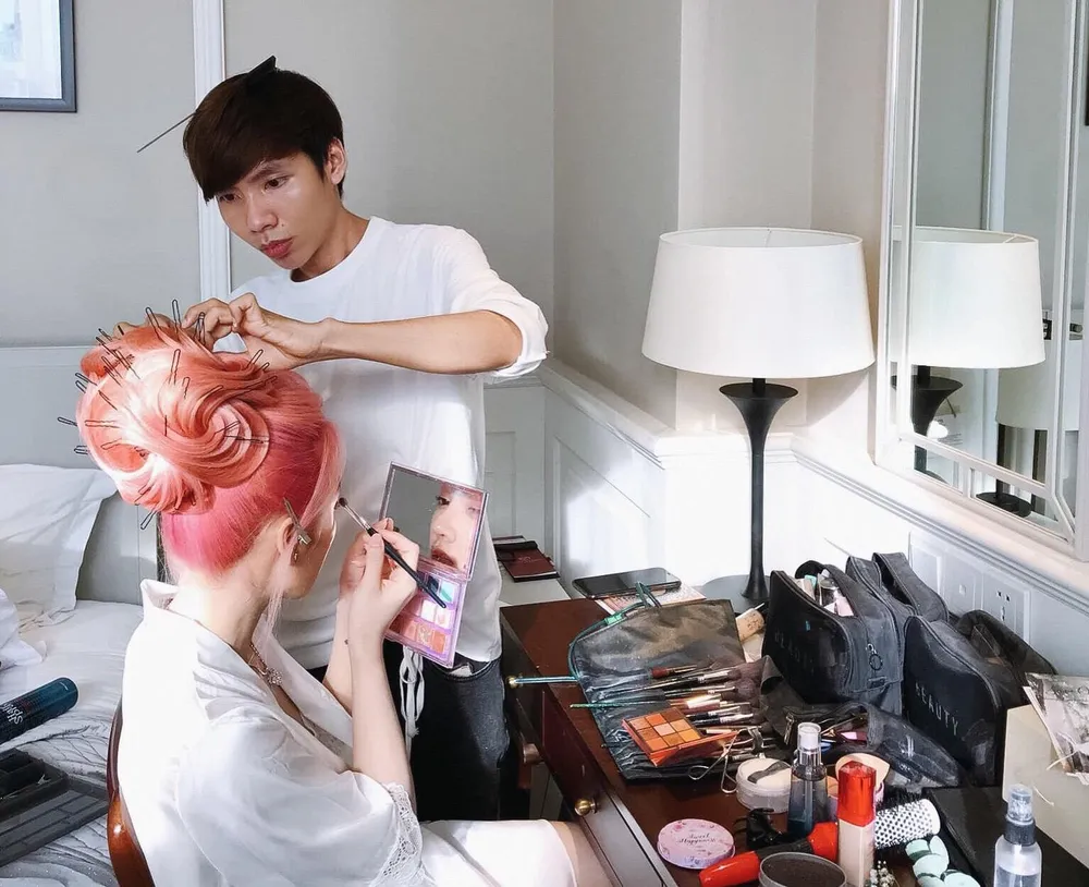 Cảm hứng sáng tạo của chàng trai 9x được bắt nguồn từ văn hóa nghệ thuật dân tộc hoặc các sự kiện, xu hướng của xã hội. Ảnh: NVCC