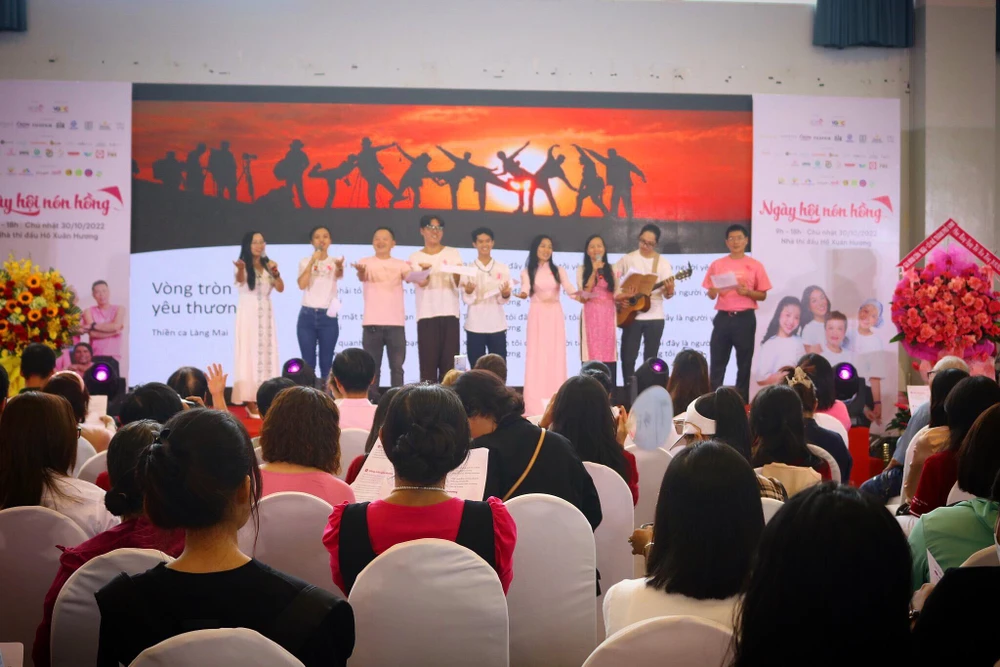 Ngày hội Nón hồng 2022 nhận được sự quan tâm của các bệnh nhân nói riêng và sự ủng hộ, sẻ chia của cộng đồng nói chung. Ảnh: TÚ NGÂN