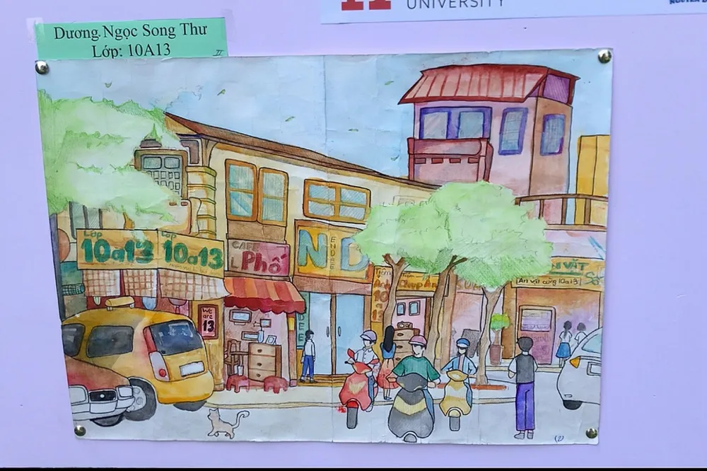 Những bức tranh đều mang màu sắc tươi mới, trong trẻo ở lứa tuổi 16. Ảnh: T.N triển lãm tranh sắc màu nguyễn du