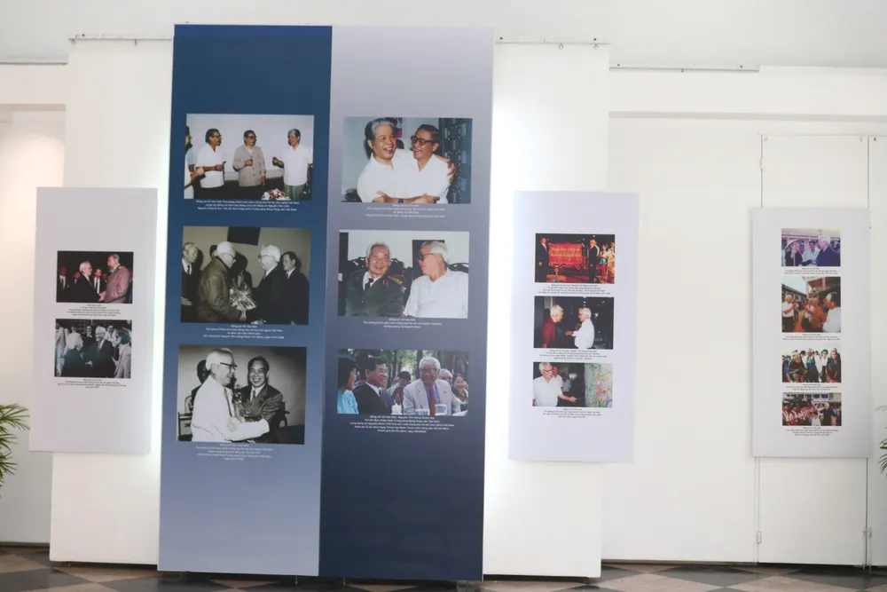 Triển lãm trưng bày trên 200 hình ảnh về Cố Thủ tướng Võ Văn Kiệt. Ảnh: TÚ NGÂN Triển lãm trưng bày trên 200 hình ảnh về Cố Thủ tướng Võ Văn Kiệt. Ảnh: TÚ NGÂN