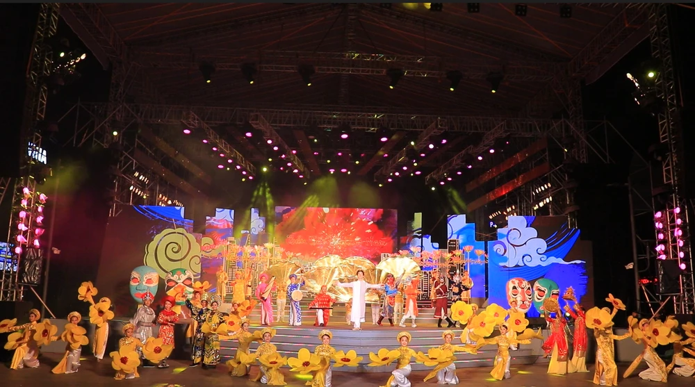 Nhiều tiết mục biểu diễn nghệ thuật đặc sắc. Ảnh: VÕ THƠ