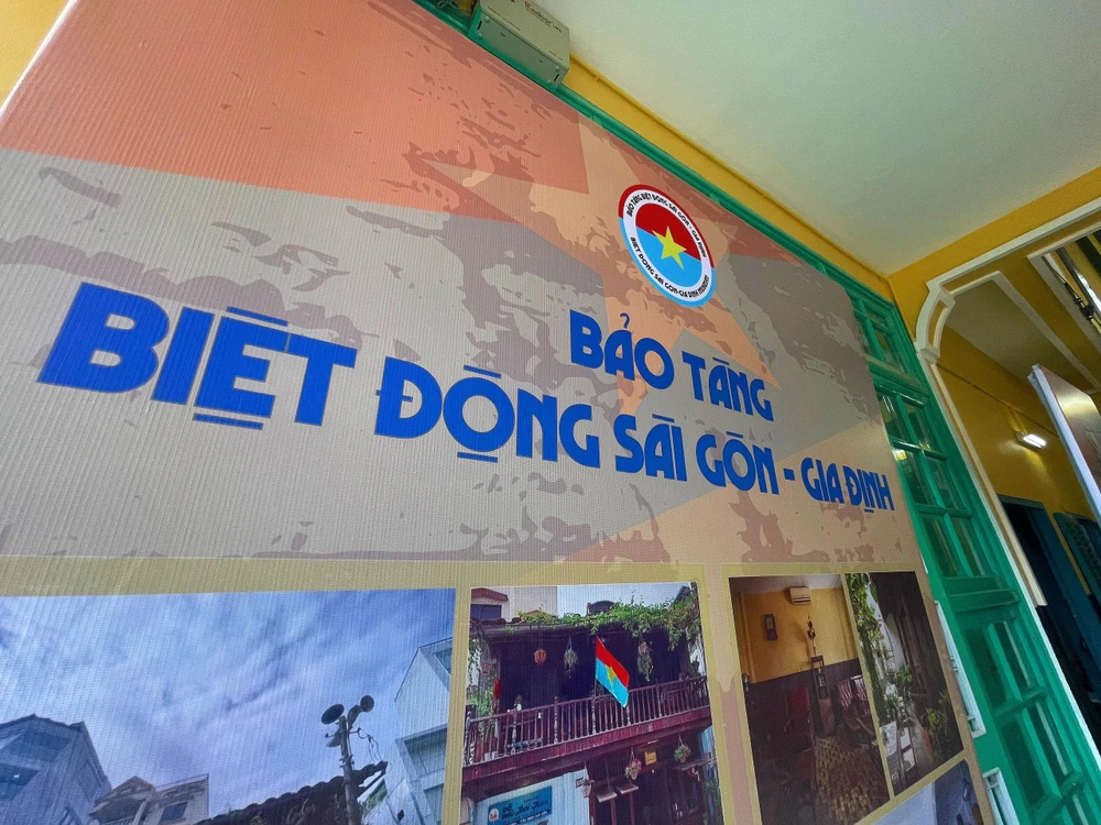 Đây là garage Tự Lực bảo trì do ông Dương Văn Đức làm chủ bên trong có 2 chiếc xe Citroen và chiếc Hino Pickup thành thùng xe 2 đáy để vận chuyển vũ khí, tài liệu, đưa rước cán bộ ra vào nội đô Sài Gòn bấy giờ