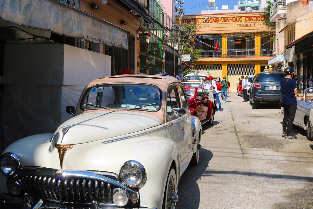 Trạm dừng đặc biệt nhất của buổi diễu hành chính là garage Tự Lực còn được biết đến với tên gọi khác là "Garage Biệt động Sài Gòn".