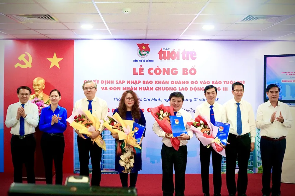 báo khăn quàng đỏ sáp nhập vào báo tuổi trẻ