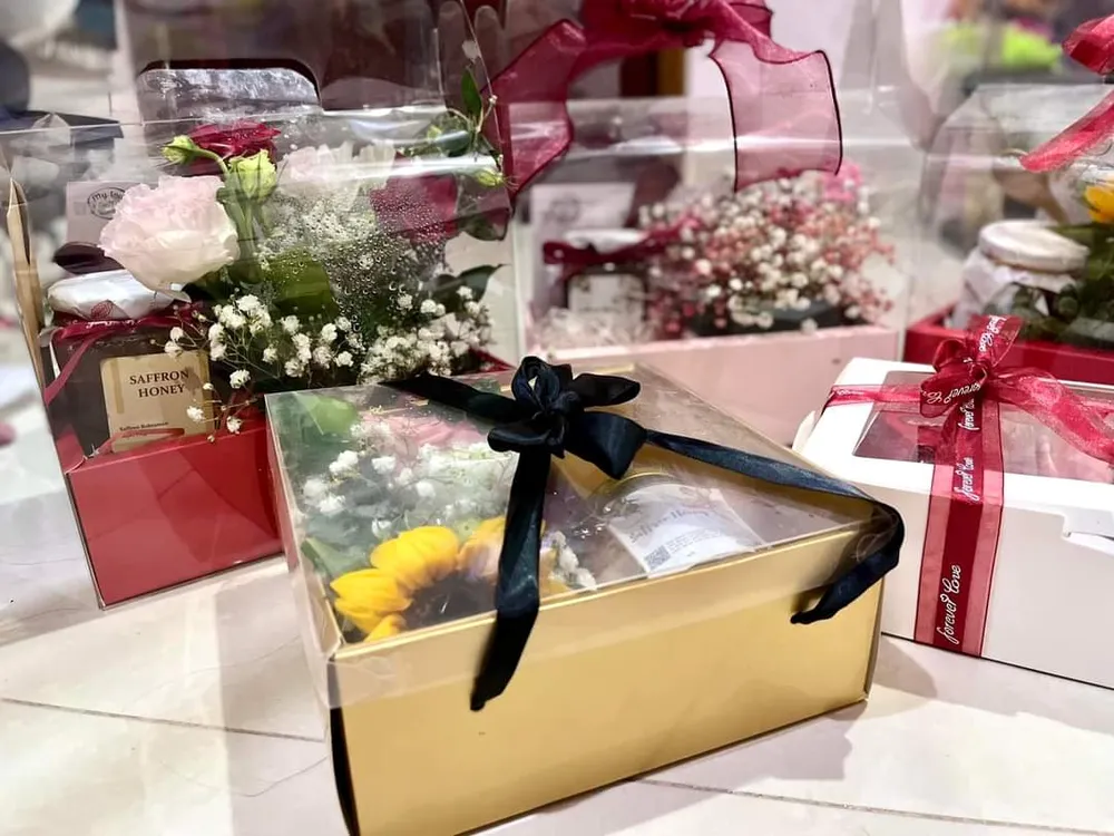 Hộp quà tặng mật ong nhụy hoa nghệ tây Saffron năm nay là lựa chọn lý tưởng cho nhiều người. Ảnh: CHCC