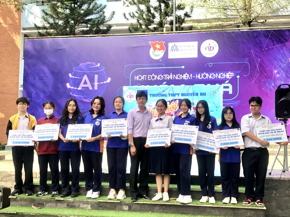 Cuộc thi là sân chơi khơi gợi khả năng sáng tạo cho các bạn học sinh. Ảnh: KHÁNH TRÚC