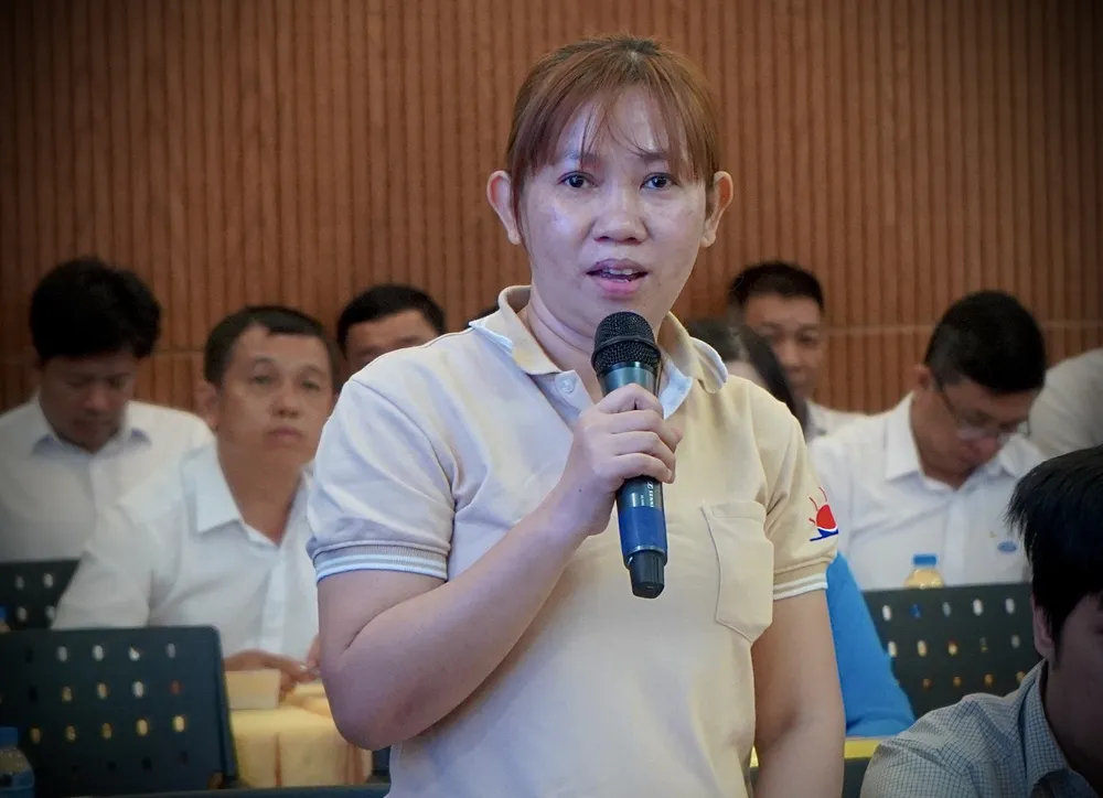 Chị Nguyễn Thị Ngọc Oanh, công nhân Công ty TNHH Hai Thanh, KCN Hiệp Phước chia sẻ lại câu chuyện của bản thân khi vướng vào “tín dụng đen”. Ảnh: T.N Chị Nguyễn Thị Ngọc Oanh, công nhân Công ty TNHH Hai Thanh, KCN Hiệp Phước chia sẻ lại câu chuyện của bản thân khi vướng vào “tín dụng đen”. Ảnh: T.N