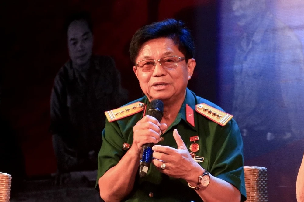 Đại tá Trần Thế Tuyển, Chủ tịch Hội hỗ trợ gia đình liệt sĩ TP.HCM chia sẻ tại buổi giao lưu. Ảnh: TÚ NGÂN