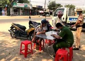 Thu giữ 23.000 khẩu trang không lớp kháng khuẩn như đăng ký ảnh 3 Gia Lai: Phạt 16 người ra đường không đeo khẩu trang