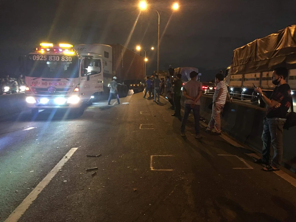 6 xe tông liên hoàn, cầu Phú Mỹ kẹt hơn 3 tiếng đồng hồ ảnh 1