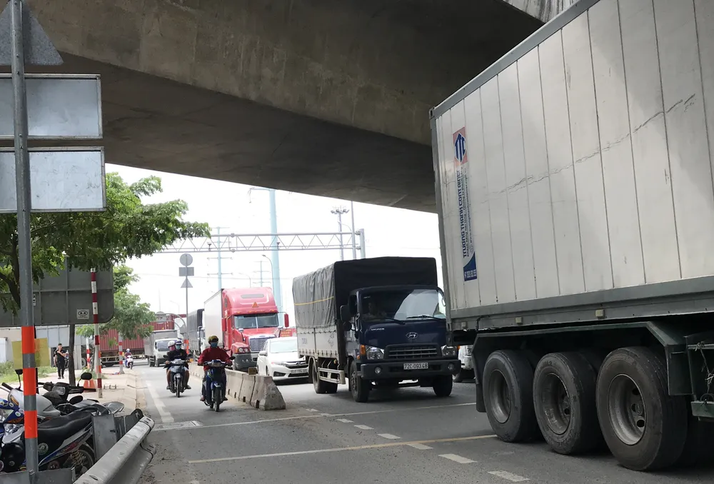 Quận 9: Xe bồn ôm cua cán chết người đi xe máy ảnh 2