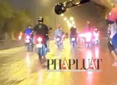 Cả trăm 'quái xế' chặn cao tốc TP.HCM - Dầu Giây đua xe ảnh 2 Bất chấp rủi ro, nhiều 'quái xế' tụ họp quậy trên đường phố