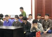 Nữ chủ tiệm tóm gọn cô gái vờ mua hàng rồi lấy điện thoại tẩu thoát ảnh 1 Băng nhóm chuyên đục tường, trộm đồ khách mua dâm
