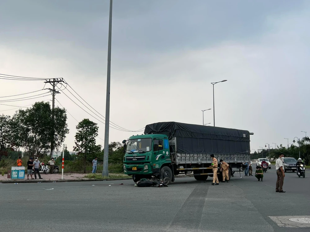 Công an TP THủ Đức khám nghiệm hiện trường, điều tra nguyên nhân vụ việc. Ảnh: CM