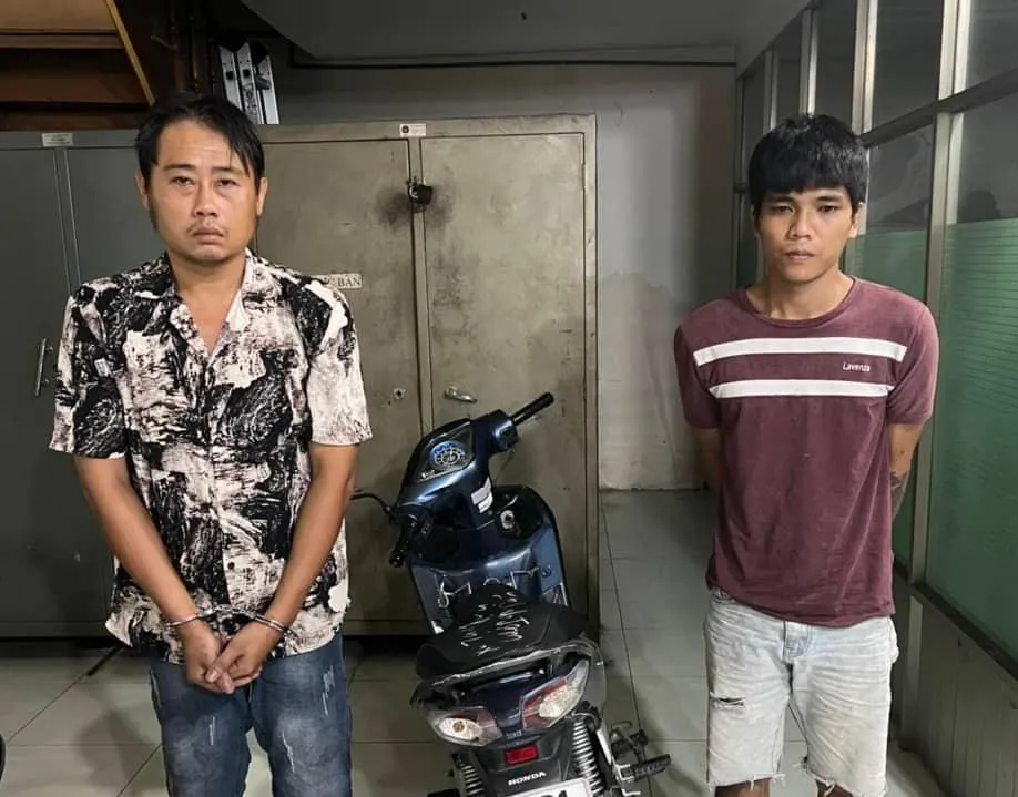 Cường và Công liều lĩnh giật điện thoại, bị công an bắt giữ. Ảnh: TS