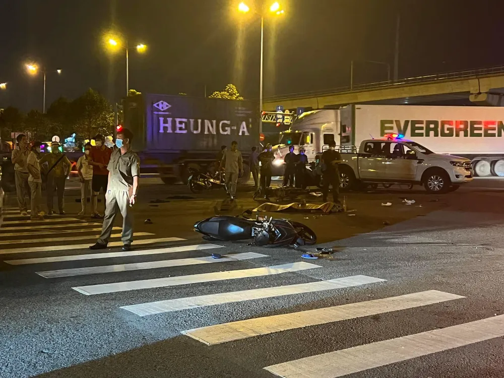 Đến sáng 7-8, Công an TP Thủ Đức vẫn đang điều tra làm rõ nguyên nhân vụ việc. ẢNh: TS