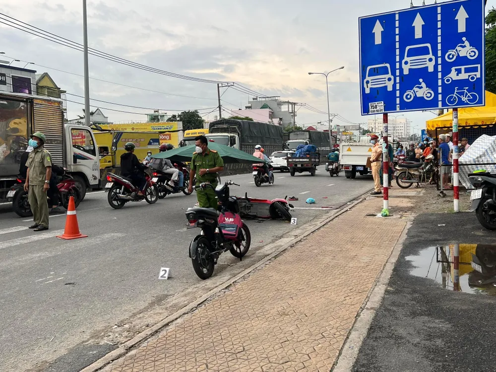 Hiện trường tai nạn làm anh T tử vong tại chỗ. Ảnh: CM Hiện trường tai nạn làm anh T tử vong tại chỗ. Ảnh: CM