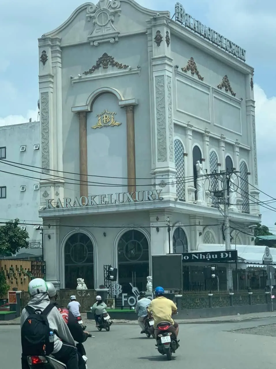 Quán karaoke Luxury, nơi xảy ra vụ việc. Ảnh: TS Quán karaoke Luxury, nơi xảy ra vụ việc. Ảnh: TS