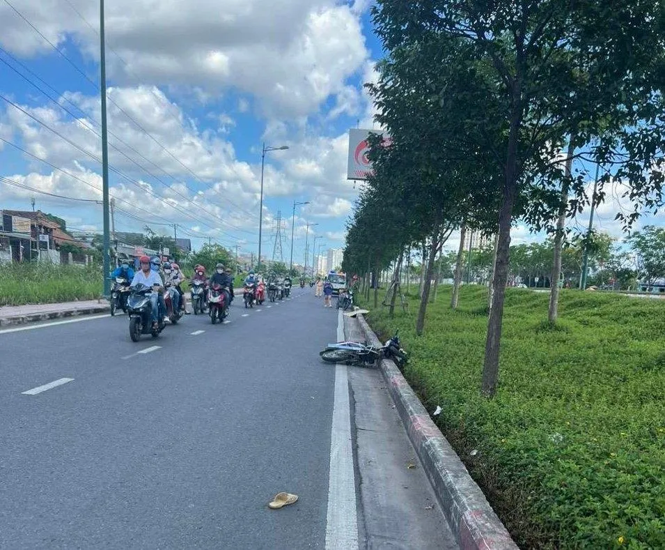 Vụ tai nạn giữa hai xe máy khiến hai người thương vong. Ảnh: TS tai-nan-thu-duc-1