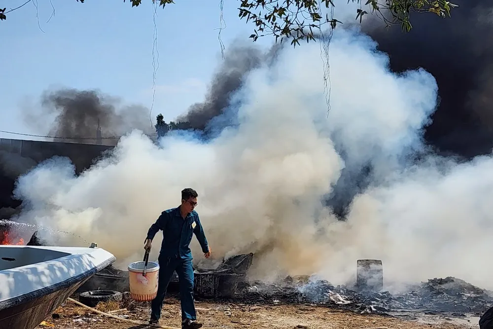 Nhiều cano bị thiêu rụi trong vụ cháy. Ảnh: TS