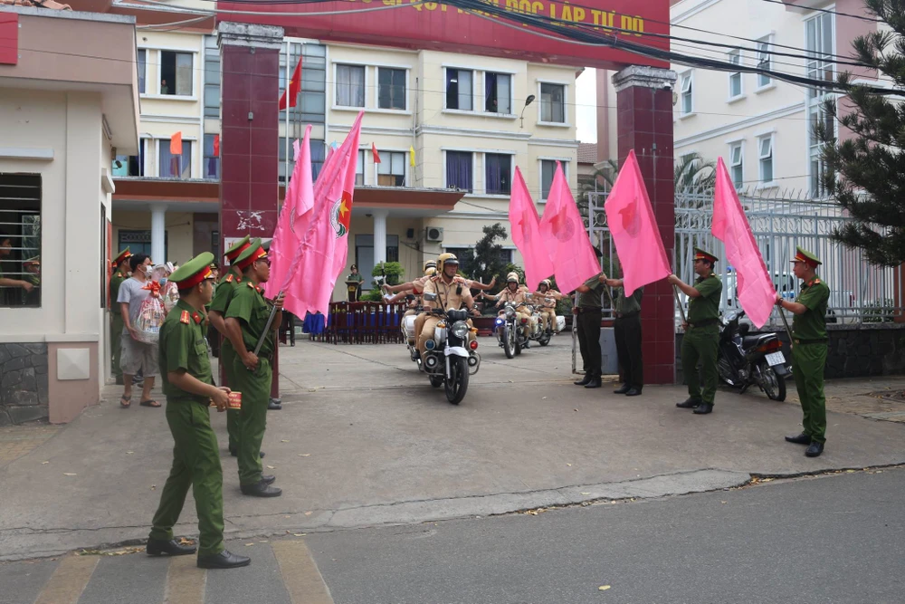 Công an TP Thủ Đức đã ra quân thực hiện Công trình thanh niên “Tuổi trẻ Công an thành phố Thủ Đức xung kích tham gia phòng chống tội phạm liên quan tín dụng đen trên địa bàn thành phố”