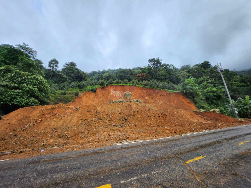 Điểm sạt lở từ đồi trồng sầu riêng cũng được cạo thấp xuống. Ảnh: TS