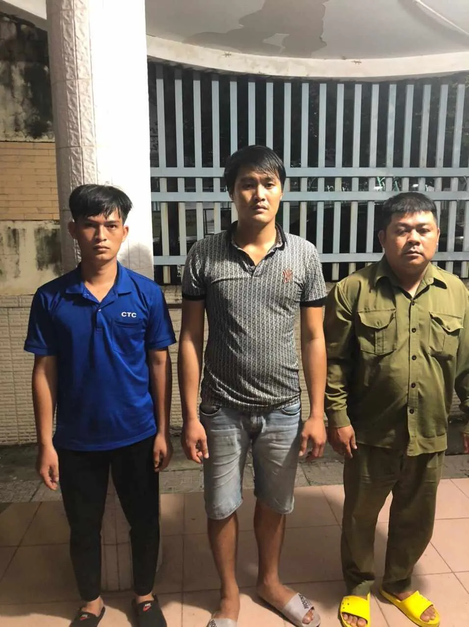 Son, Hậu và Kiệt bị công an bắt giữ. Ảnh: VT nhom-trom-cay-mai.jpg
