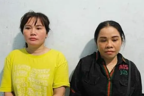 Hai nữ chủ quán bị khởi tố. Ảnh: CATP Làm ngơ cho nhân viên 'tới bến' với khách, 2 nữ chủ quán cà phê bị khởi tố