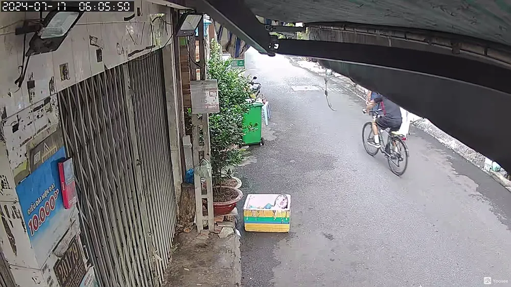 Camera ghi lại cảnh ông S đạp xe rời khỏi nhà và sau đó mất tích Tìm thấy thi thể nguyên trưởng phòng 1 trường đại học dưới sông Sài Gòn